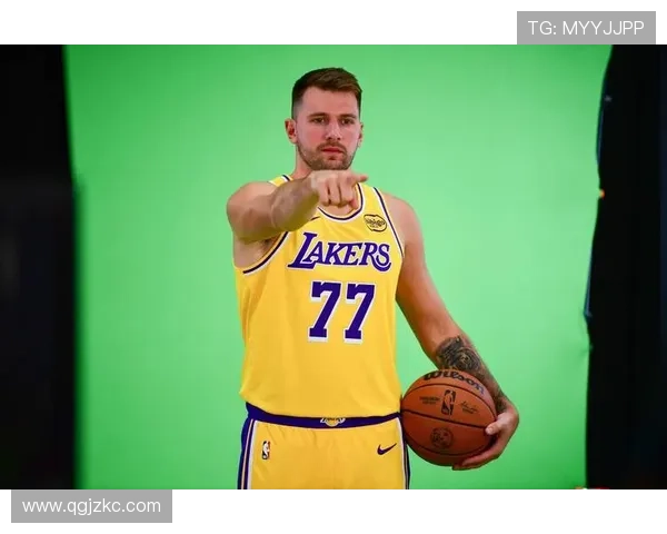 东契奇带领球队团建活动雷迪克表示积极反馈不断涌现